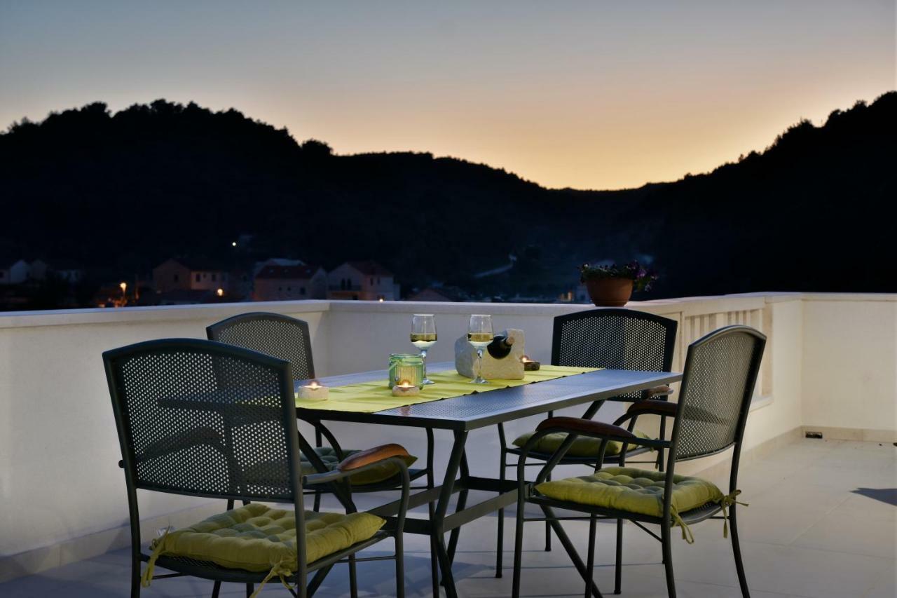 Villa Mar 1 - Luxury Apartments Pucisca Exterior photo